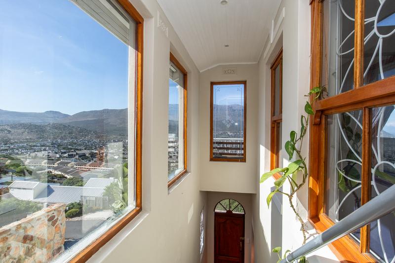 5 Bedroom Property for Sale in Fish Hoek Western Cape